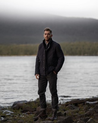 С чем носить темно-серые джинсы мужчине