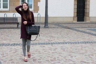 Какие лоферы носить с темно-серыми джинсами женщине