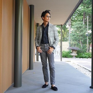 Какие лоферы носить с темно-серыми джинсами мужчине