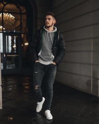 Какие куртки-пуховики носить с темно-серыми джинсами мужчине