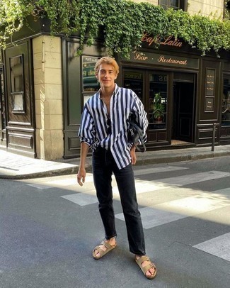 Какие сандалии носить с темно-серыми джинсами мужчине