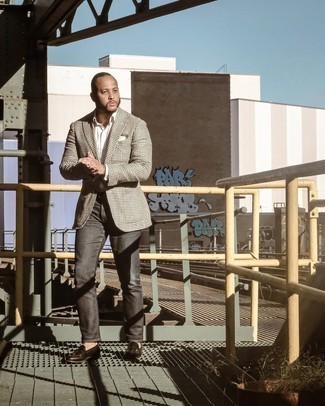 Какие лоферы с кисточками носить с темно-серыми джинсами