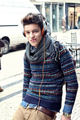 С чем носить темно-серый вязаный шарф мужчине