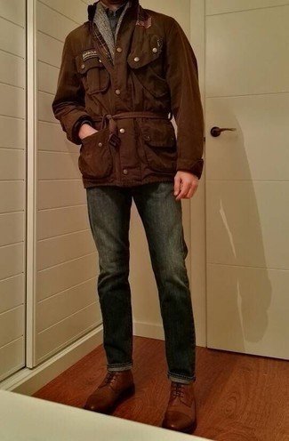 С чем носить темно-серый вязаный шарф мужчине