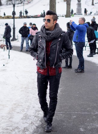 С чем носить темно-серый вязаный шарф мужчине