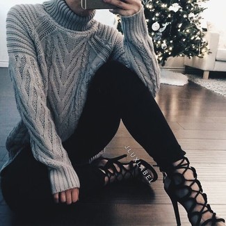 С чем носить темно-серую вязаную водолазку женщине