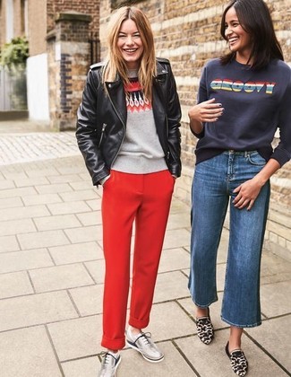 С чем носить темно-серые туфли на шнуровке женщине