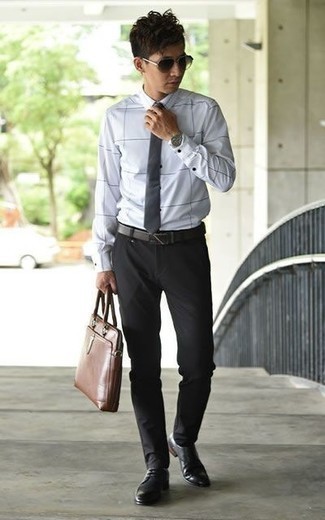 С чем носить темно-серый кожаный ремень мужчине