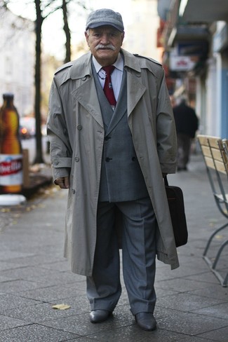 С чем носить темно-серые кожаные ботинки челси мужчине