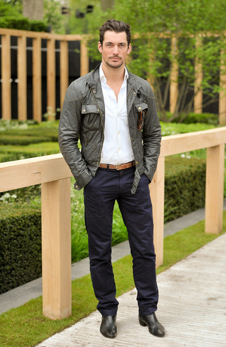 С чем носить темно-серую кожаную куртку мужчине