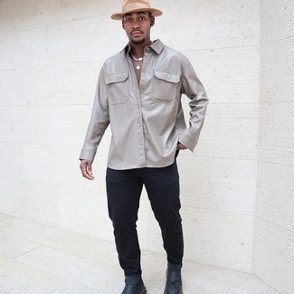 С чем носить темно-серую кожаную рубашку с длинным рукавом мужчине