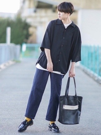 С чем носить темно-серую кожаную большую сумку мужчине