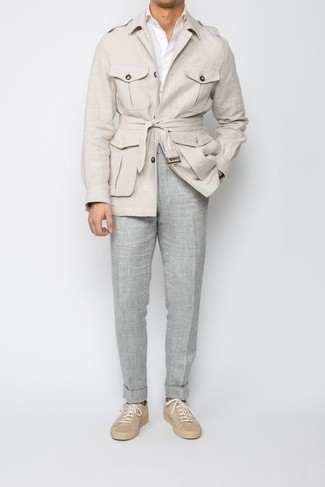 С чем носить темно-серые льняные брюки мужчине