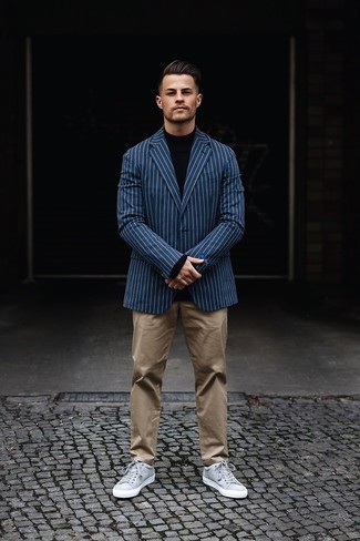 С чем носить темно-серые низкие кеды мужчине