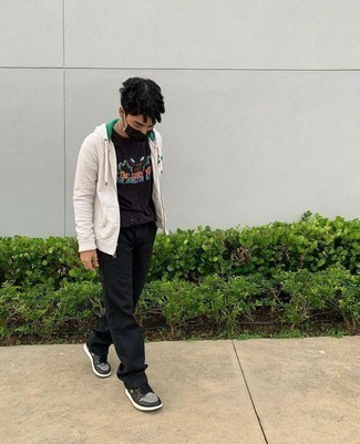 С чем носить темно-серые низкие кеды мужчине