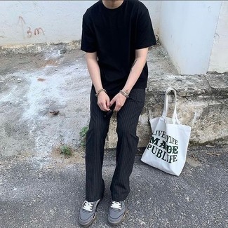 С чем носить темно-серые низкие кеды мужчине