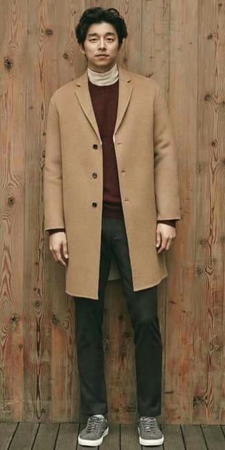 Какие длинные пальто носить с темно-серыми низкими кедами