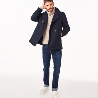 Какие водолазки носить с темно-серыми низкими кедами мужчине