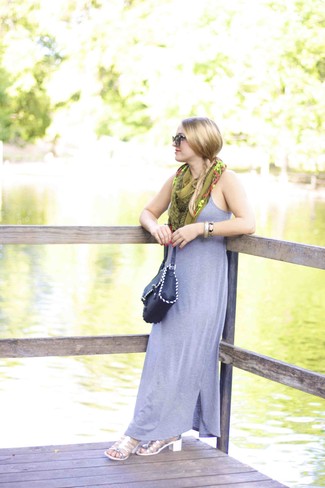 С чем носить темно-серое платье-макси