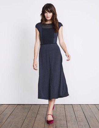 С чем носить темно-серое платье-миди