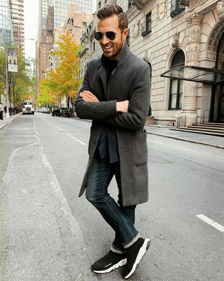 Какие высокие кеды носить с темно-серым длинным пальто