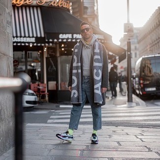 Какой худи носить с темно-серым длинным пальто