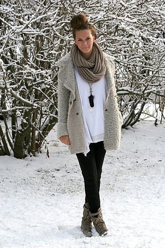 Какие ботильоны носить с темно-серым полупальто