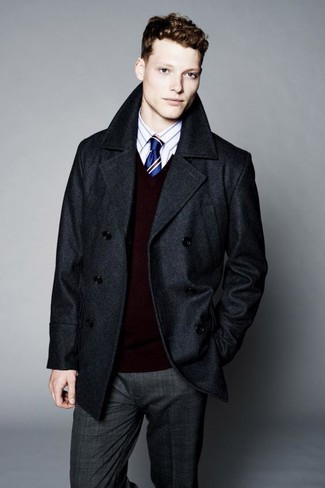 Какие классические брюки носить с темно-серым полупальто