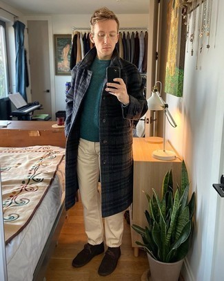 С чем носить темно-серое длинное пальто в шотландскую клетку