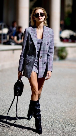 С чем носить темно-серое платье-футляр в шотландскую клетку