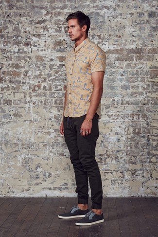 С чем носить темно-серые плимсоллы мужчине