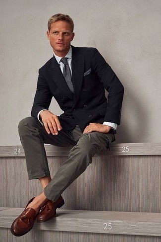 С чем носить темно-серый нагрудный платок