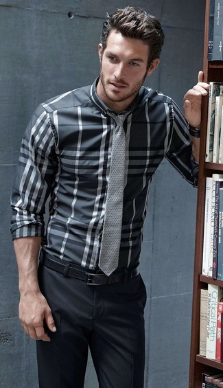 С чем носить темно-серый галстук в горошек мужчине