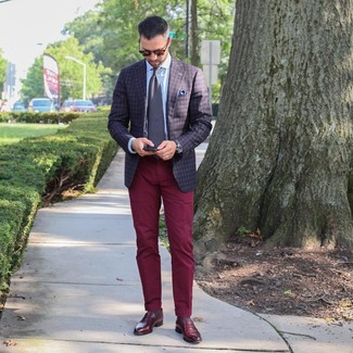 С чем носить темно-серый галстук в горошек мужчине