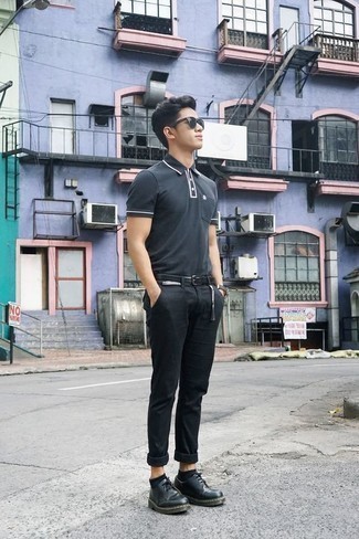 С чем носить темно-серую футболку-поло мужчине