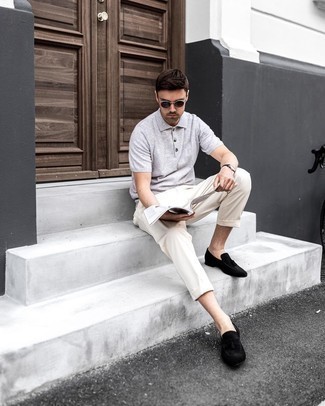 Какие лоферы носить с темно-серой футболкой-поло мужчине