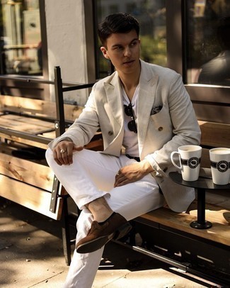 С чем носить темно-серый нагрудный платок с принтом