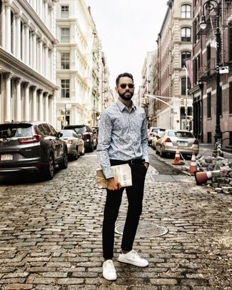 С чем носить темно-серую рубашку с принтом мужчине