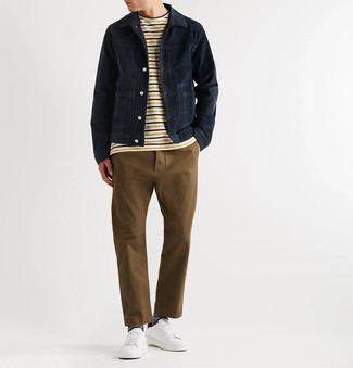 С чем носить темно-серые носки с принтом мужчине