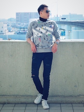 С чем носить темно-серый свитшот с принтом мужчине