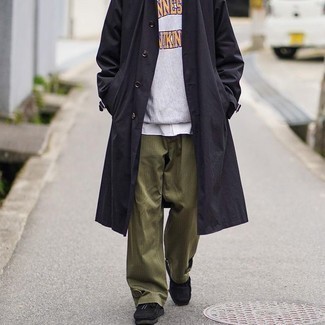 С чем носить темно-серый свитшот с принтом мужчине