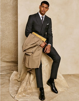 С чем носить темно-серый галстук с принтом мужчине