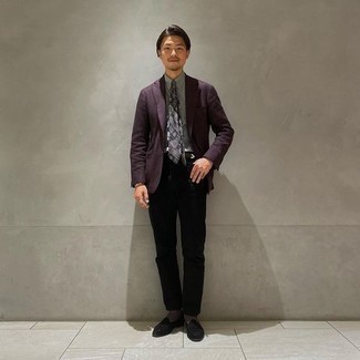 С чем носить темно-серый галстук с принтом мужчине