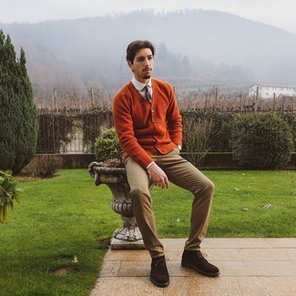 С чем носить темно-серый галстук с принтом мужчине