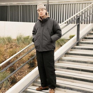 С чем носить темно-серую куртку-пуховик мужчине
