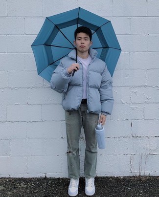 С чем носить темно-серую куртку-пуховик мужчине