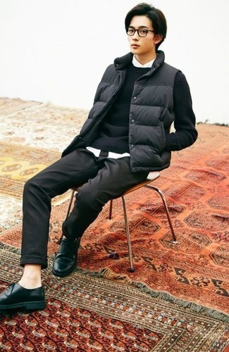 С чем носить темно-серую стеганую куртку мужчине