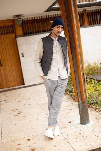 С чем носить темно-серую стеганую куртку мужчине