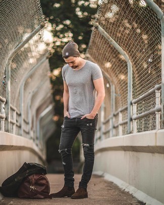 С чем носить темно-серые рваные джинсы мужчине