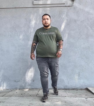 С чем носить темно-серые рваные джинсы мужчине